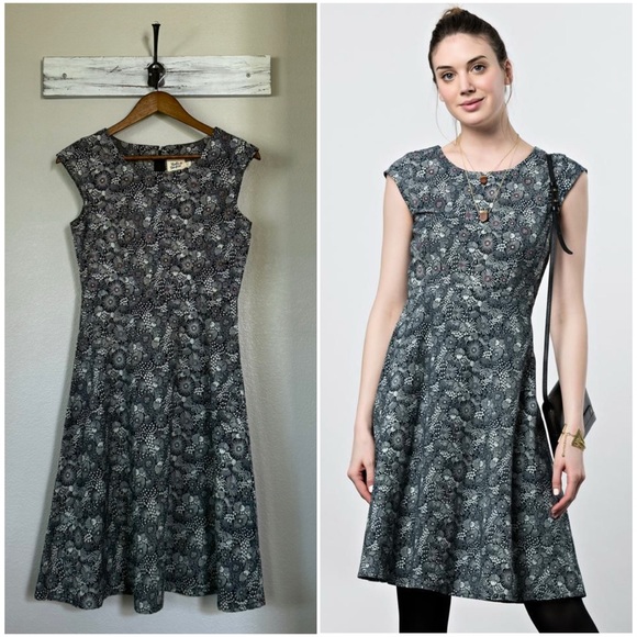 MATA TRADERS XS Marseille Dress in Charcoal • Embroidered Floral Fit & Flare 0 2 - Picture 1 of 12